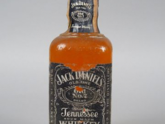 Vente aux enchères 1 VIEILLE BOUTEILLE - WHISKY JACK DANIELS - ED