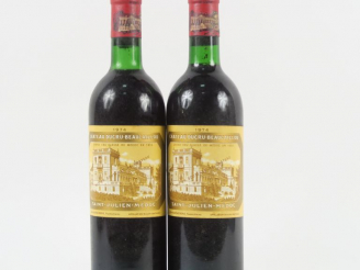 Vente aux enchères 2 BOUTEILLES CHÂTEAU DUCRU BEAUCAILLOU GCC ST JULIEN - 1974 - LB