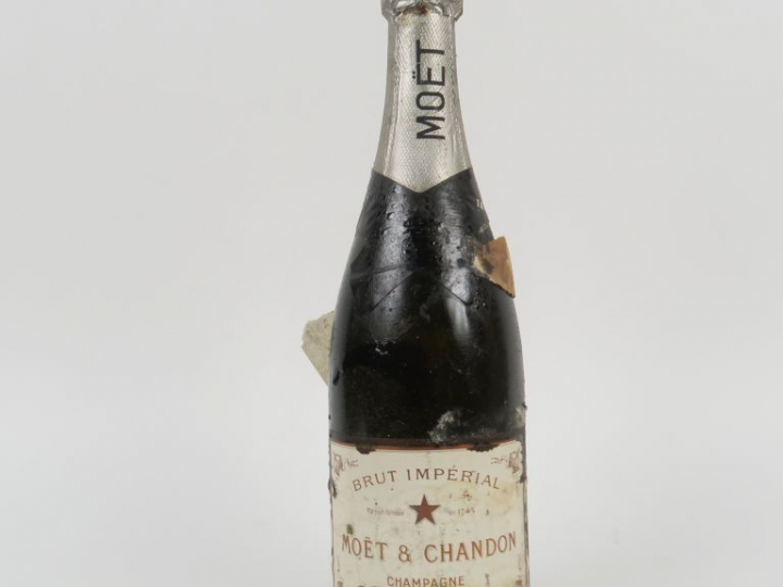1 VIEILLE BOUTEILLE CHAMPAGNE MOET   CHANDON 'BRUT IMPÉRIAL'