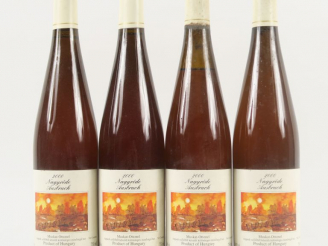 Vente aux enchères 4 BOUTEILLES MUSCAT OTTONEL 'NAGYRÉDE AUSBRUCH' - 2000 - 1 BASSE