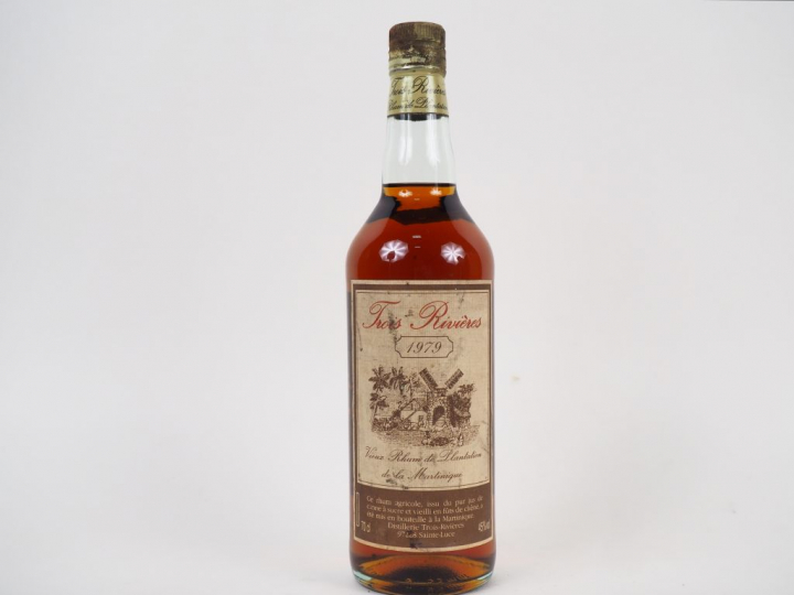 1 BOUTEILLE RHUM TROIS RIVIÈRES 45° - 1979