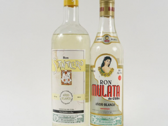 Vente aux enchères 2 BOUTEILLES RHUM BLANC : 1 RON MULATA - 1 RON SANTERO