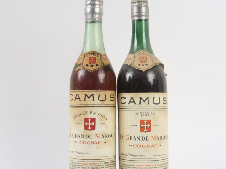 2 VIEILLE BOUTEILLES CAMUS 'LA GRANDE MARQUE' - NIVEAU BAS/CAPS ÉTAIN