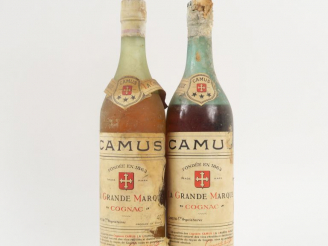 Vente aux enchères 2 VIEILLE BOUTEILLES CAMUS 'LA GRANDE MARQUE' - NIVEAU BAS