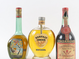 Vente aux enchères 3 VIEILLES BOUTEILLES CAZANOVE : 1 PARFAIT AMOUR - 1 CHERRY BRANDY - 1