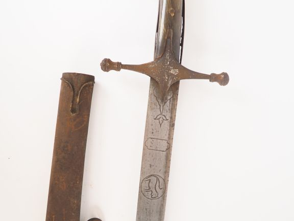 Beau sabre à l’orientale Kilij XIX ème forte lame courbe allégée d’un 