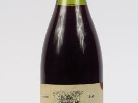 Vente aux enchères 1 BOUTEILLE CLOS DU CHAPITRE ALOXE CORTON L. LATOUR - 1966 - 4 cm