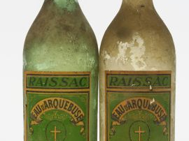2 VIEILLES BOUTEILLES EAU D'ARQUEBUSE TRIPLE DE LA DESERTE