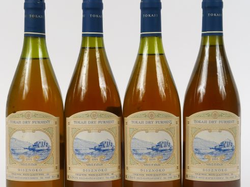 4 BOUTEILLES (75cl)  TOKAJI DRY FURMINT DISZNOKO - 1995 - 1 LEGER COUL