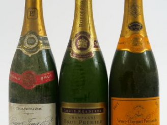 Vente aux enchères 3 BOUTEILLES CHAMPAGNE : 1 PERRIER JOUET GRAND BRUT BS - 1 LOUIS ROEDE