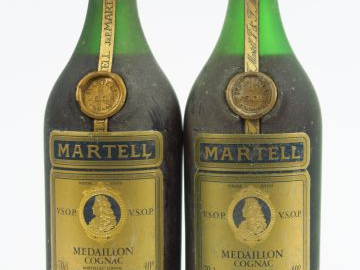 2 VIEILLES BOUTEILLES COGNAC MARTELL 'MEDAILLON' - CAPS CORRODEES