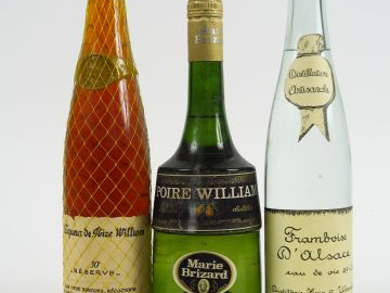 3 BOUTEILLES : 1 FRAMBOISE ALSACE 45° - 1 LIQUEUR POIRE WILLIAMS 30°- 