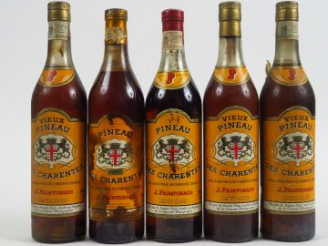 Vente aux enchères 5 BOUTEILLES VIEUX PINEAU DES CHARENTES J. PAINTURAUD - 1 CAPS ABS