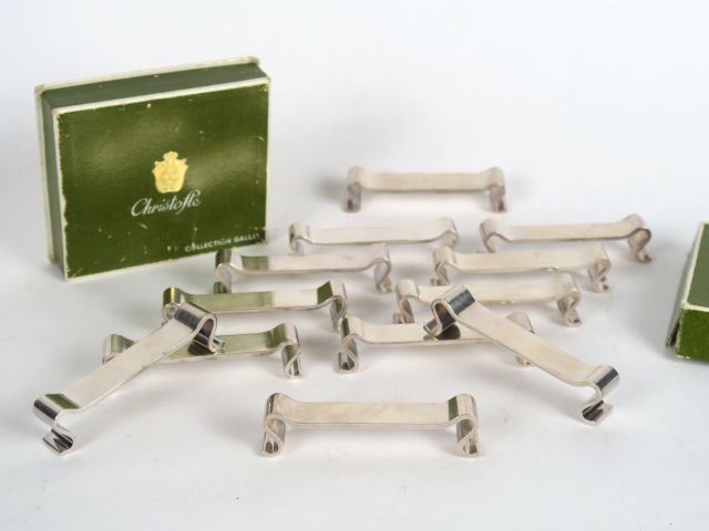CHRISTOFLE collection GALLIA. 12 porte couteaux en métal argenté