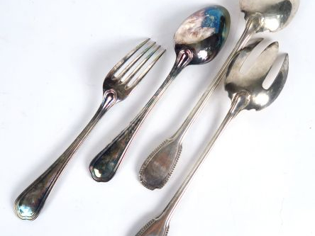 CHRISTOFLE. Couvert à servir et couvert à salade en métal argenté