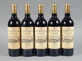 Vente aux enchères 5 BOUTEILLES CHÂTEAU LA MISSION HAUT BRION CC GRAVES - 1992 - 1 ETLT