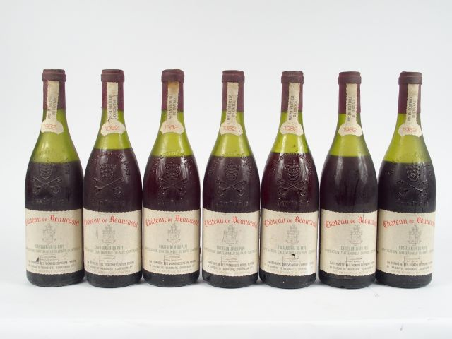 7 BOUTEILLES CHÂTEAU DE BEAUCASTEL CHATEAUNEUF DU PAPE - 1982 - 2 à 5,