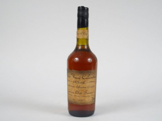 Vente aux enchères 1 BOUTEILLE TRES VIEUX CALVADOS J. GARNIER HORS D'AGE 42%