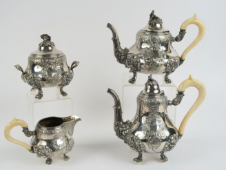 Vente aux enchères Service à café et à thé Napoléon III quatre pièces de style Louis XV e