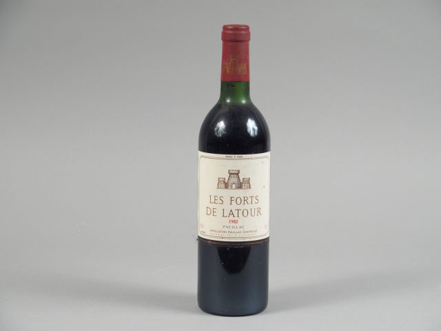 1 BOUTEILLE LES FORTS DE LATOUR PAUILLAC - 1982 - LB