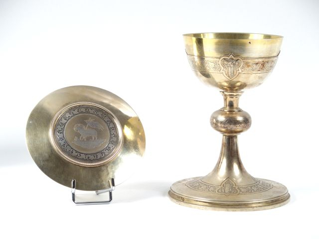 Calice en vermeil de style néo-gothique avec gravures niellées d'anges
