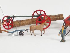 Tombereaux et personnages de ferme, certains éléments repeints