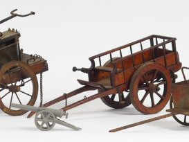 Lot de 2 attelages en bois dont un avec pompe, époque indéterminée : 3