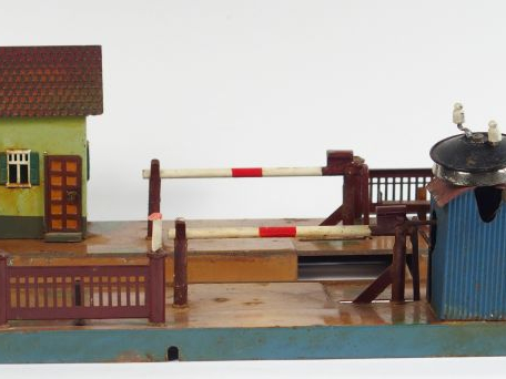 Passage à niveau des années 30 Marklin en tôle lithographiée, écarteme