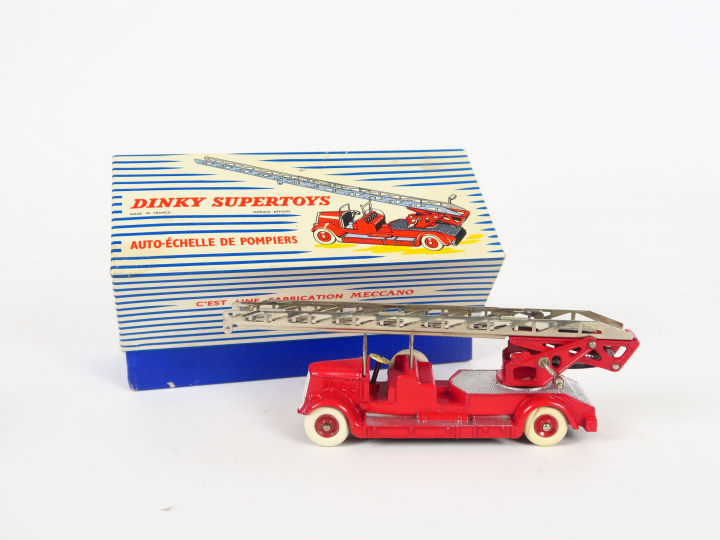 Auto échelle de pompiers ref. 899 Supertoys, en boite très bel état, a