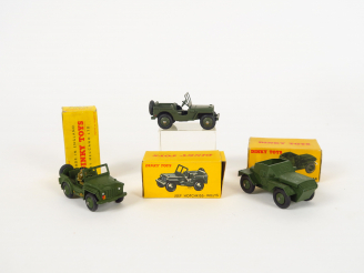 Vente aux enchères Lot de 3 miniatures Dinky Toys : - Jeep Hotchkiss Willys ref. 80B, trè