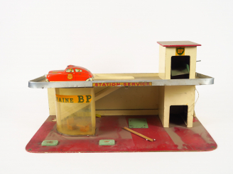 Vente aux enchères Garage en isorel des années 60 Babyjou Station Service BP. Dim. 60 x 3