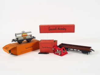 Vente aux enchères Lot d'accessoires Hornby O, 2 wagons en boite (plat) et ESSO et heurto