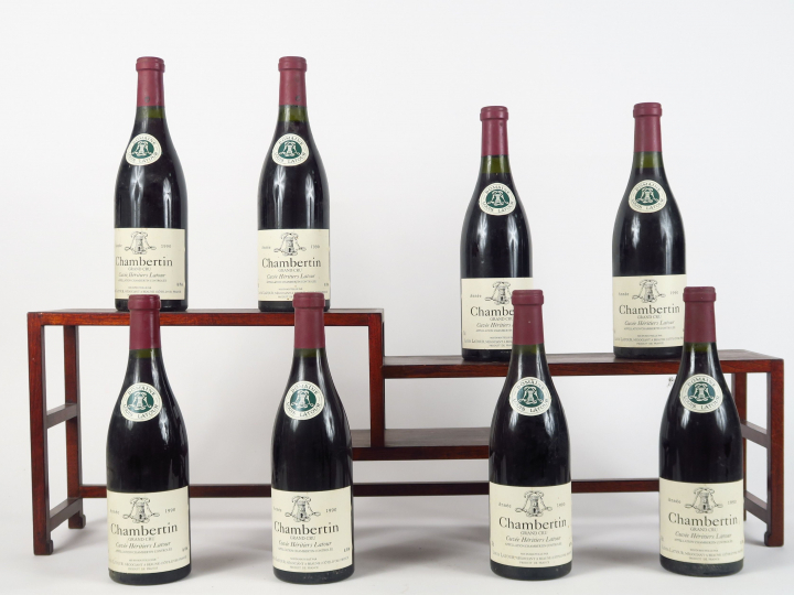 8 BOUTEILLES CHAMBERTIN GC L. LATOUR - 1990 - 1 à 2 CM