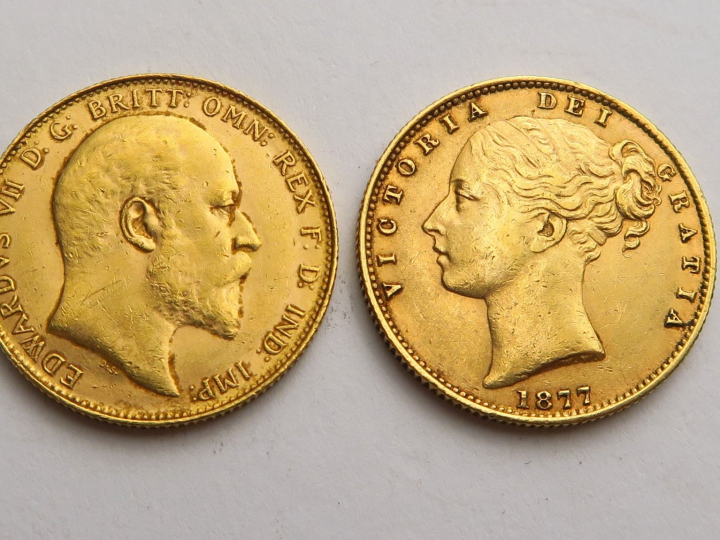 2 souverains or : 1 Victoria 1877 et 1 Edwards VII