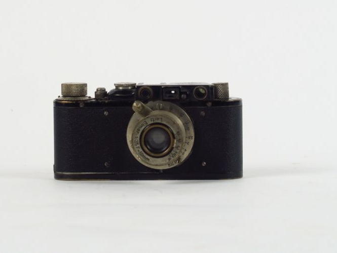 LEITZ. Leica II, laqué noir numéro 97348. Objectif Elmar 3,5/50 mm num