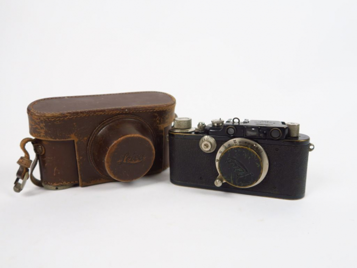 LEITZ. Leica III, finition noire numéro 111073. Objectif Elmar 3,5/50 
