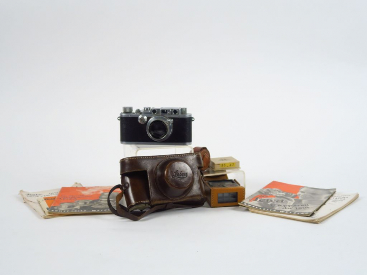 LEITZ. Leica III A, numéro 277427. Objectif Summar 2/5 cm numéro 41988