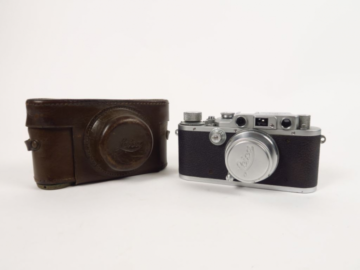 LEITZ. Leica III B, numéro 323052. Objectif Summar 2/5 cm numéro 34963