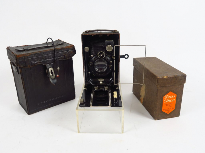 ZEISS IKON. Folding 9x12 Donata. Objectif Tessar 4,5/13,5 cm, obturate