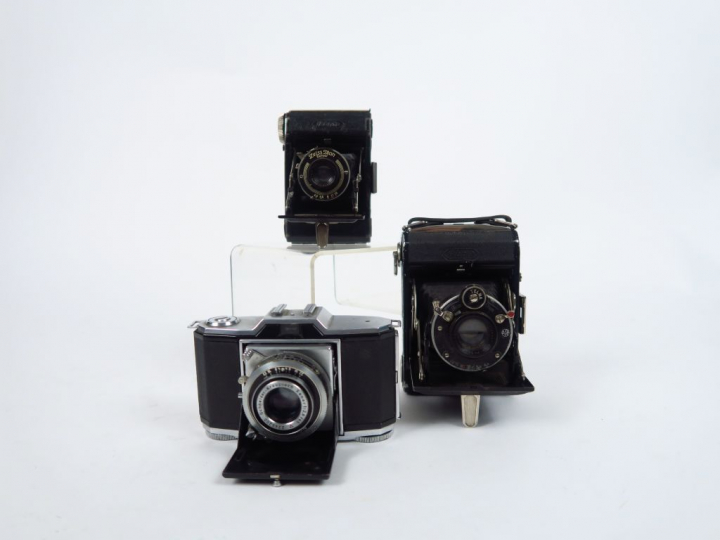 ZEISS. Trois appareils, modèles et formats différents :   - Ikonta, Ba