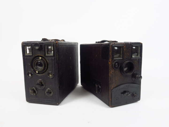 Deux Detectives format 9x12 :   - Poulenc Frères, Stand Caméra.Société
