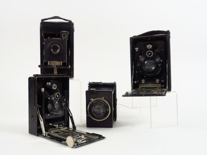 Quatre appareils :   - Kodak, Folding Pocket numéro 3  - SOM Folding 9