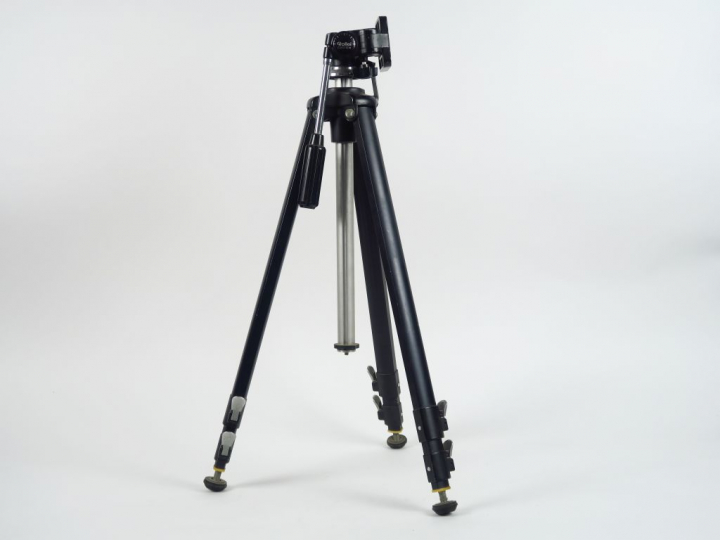 ROLLEI. Pied à crémaillère avec rotule. Hauteur : 140 cm