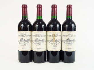 Vente aux enchères 4 BOUTEILLES CHÂTEAU LARRIVET HAUT BRION GRAVES - 1997 - 1 BG/1 ETLA