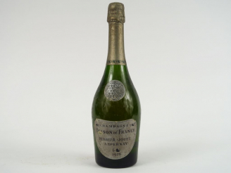 Vente aux enchères 1 BOUTEILLE CHAMPAGNE PERRIER JOUET 'BLASON DE France' - 1976 - ETLA