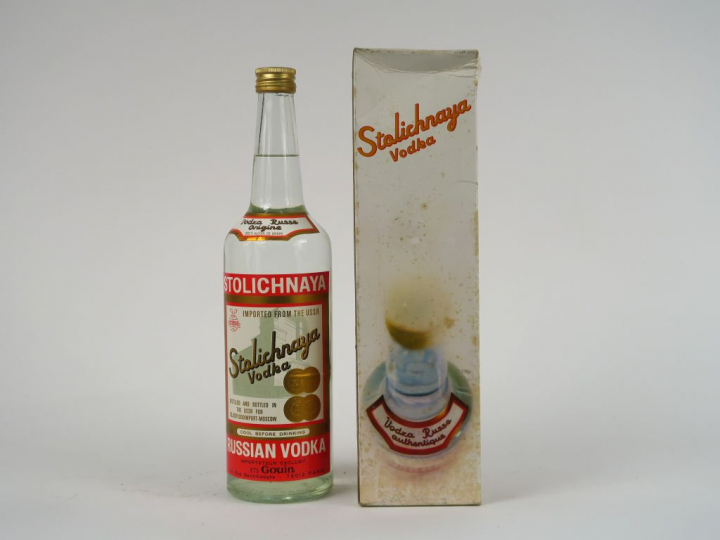 1 BOUTEILLE STOLICHNAYA VODKA - COFFRET
