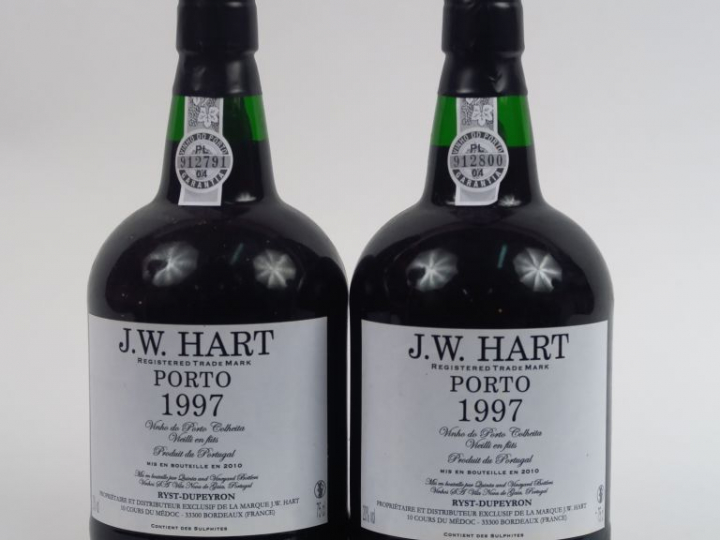 2 BOUTEILLES PORTO J.W. HART - 1997 - MISE : 2010