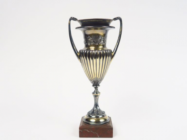Coupe en argent et vermeil, poinçon Minerve, à décor de feuilles d'aca