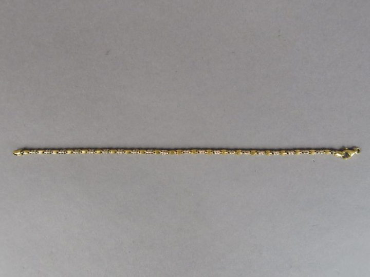 Bracelet articulé en or jaune.  Poids. 4,45 g
