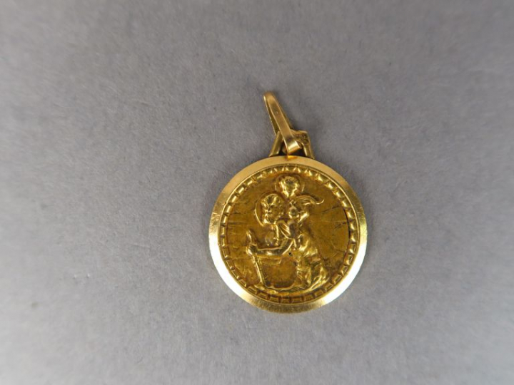 Médaille de baptême en or jaune.  Poids. 1,75 g